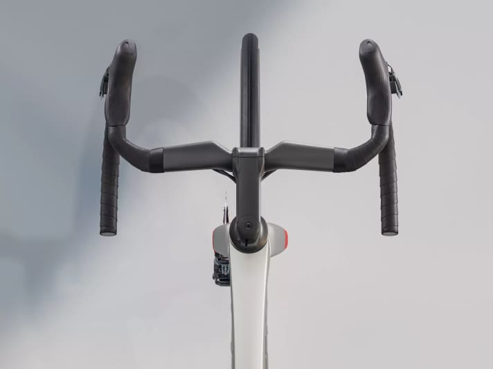 The cockpit of the Trek Madone SL 7