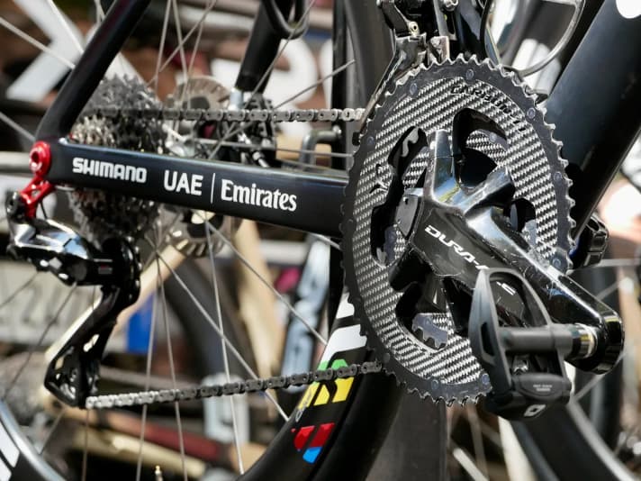 Am Antriebsstrang mit Carbon-Kettenblättern kann man sich nicht satt sehen