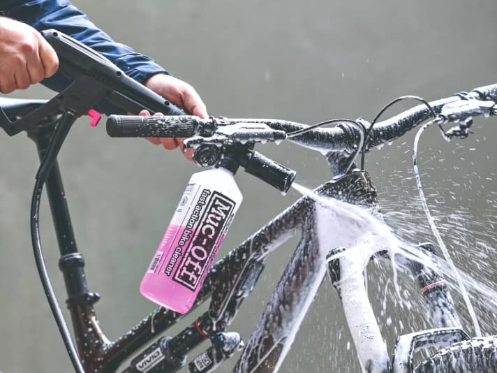 Mit seiner Schaumfunktion könnte der Pressure Washer auch bei Schaumparties einen guten Auftritt hinlegen