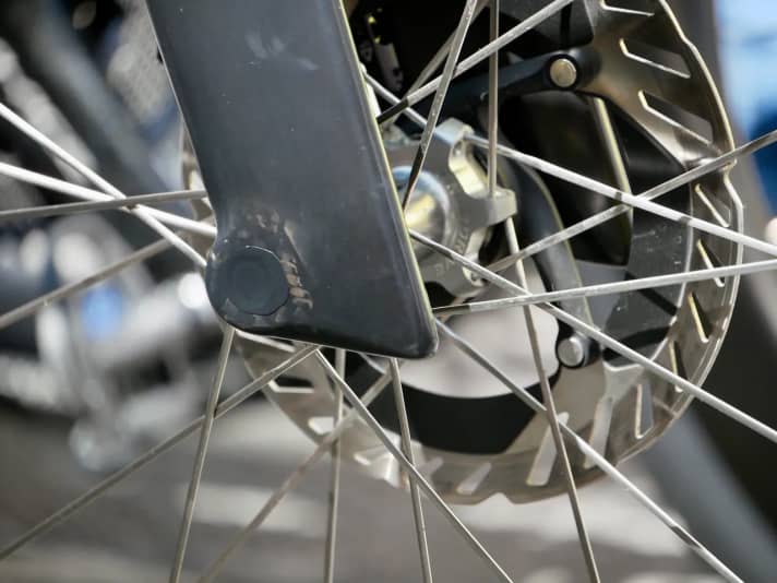 Aero is the trump card: the dropout on the fork is glued shut
