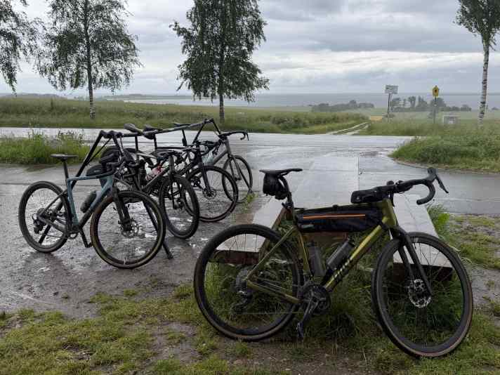 Where does the sea begin, and where does the sky end? Heavy clouds spoil the view of the Baltic Sea during the Seaside Ride 2026.