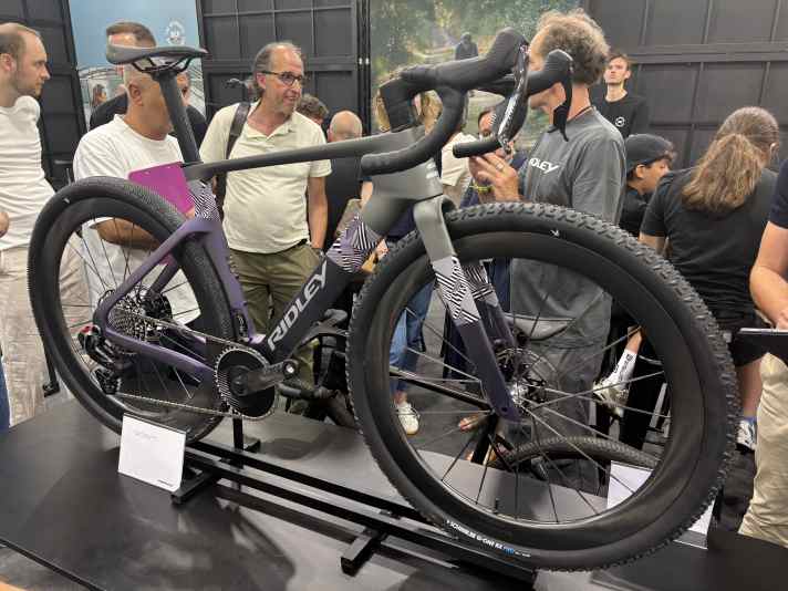 Le Ridley Kanzo Fast 2.0 est conçu comme un vélo de gravel de course aérodynamique et offre un grand dégagement pour les pneus.
