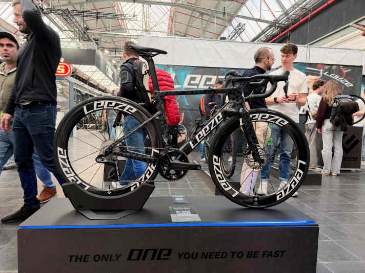 Leeze enters the aero business