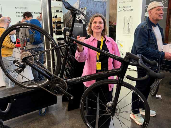 Le Storck Aernario.3 Platinum Max Performance ne pèse que 5,3 kilos.