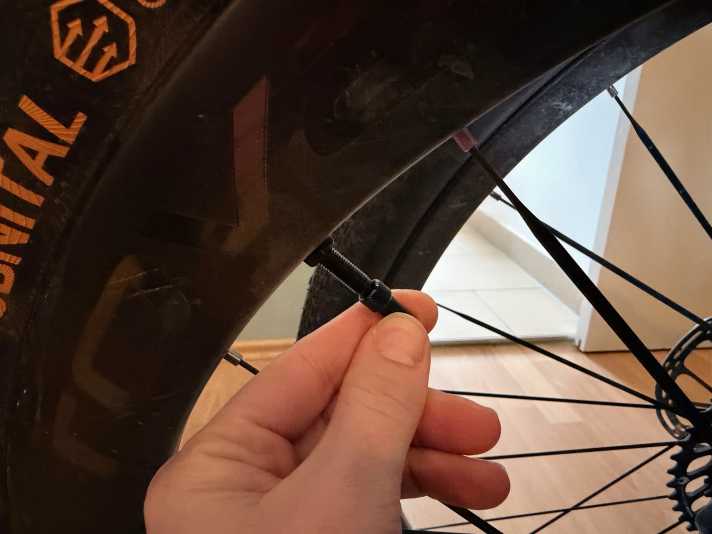 Ventildeckel abschrauben