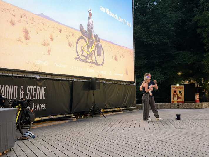 Avant que le signal « Action ! » ne soit donné, on a notamment dégusté une portion de pop-corn et un