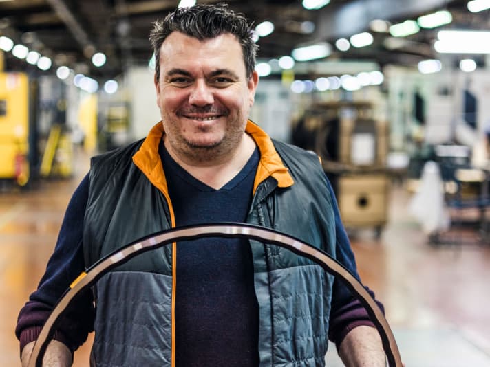 “Demnächst wollen wir hier Laufräder montieren. Alles könnten wir in Frankreich machen.” (Rodolphe Burnichon, Standortleiter)