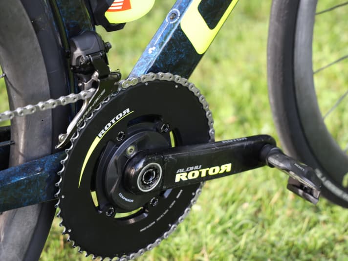 De nombreux vélos de course aéro sont aujourd'hui équipés de série d'un système de mesure de la puissance.