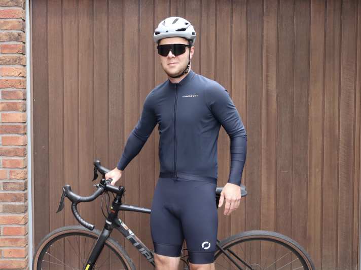 Les vêtements de cyclisme de Vandeyk sont fabriqués en Europe.