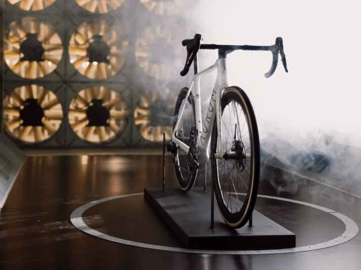 The CFD data was checked for plausibility in the wind tunnel at the University of Valencia. Despite this, Aurum does not provide total figures for the aero performance.