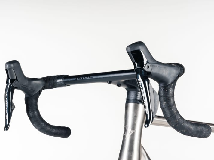 Le cockpit monopièce flatte les mains, mais offre relativement peu de confort.