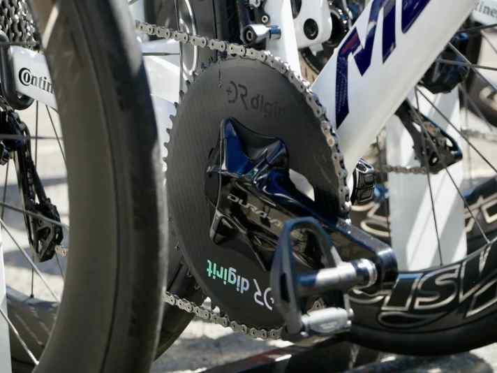 Phil Bauhaus is actually travelling with a Dura-Ace. For selected stages, however, he rides with a simple chainring from Digirit at the front