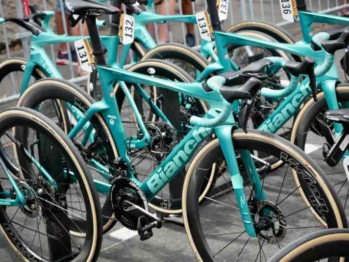 Les vélos Bianchi d'Arkéa sont équipés de powermeters de la marque allemande Power2Max.