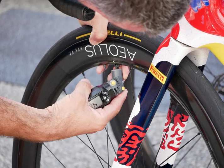 Für die Hochgebirgsetappe stellten die Teammechaniker einen Reifendruck um rund 5 bar ein.