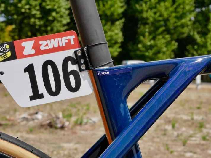 The design of the frame is intended to offer a high level of spring comfort