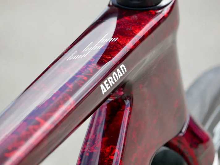 L'option de couleur "Carina" coûte 200 euros de plus dans le commerce.