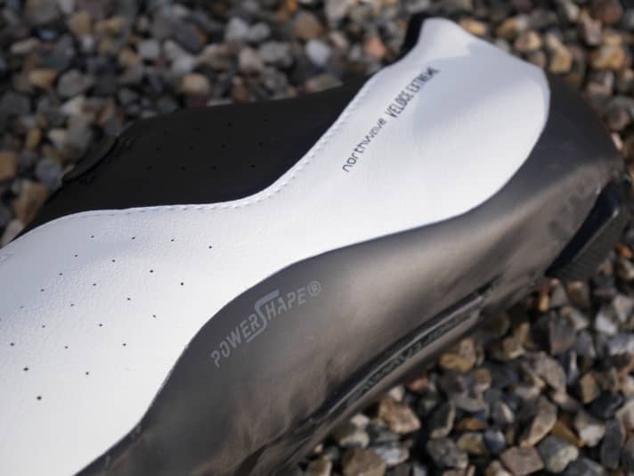 Das Herzstück des neuen Veloce Extreme ist die Carbonsohle mit hochgezogener Fersenkappe.