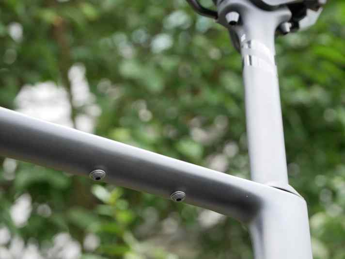 Wie das Agree lässt sich nun auch das Attain mit einer festen Rahmentasche nachrüsten.