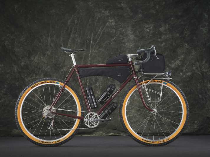 Ein klassisch gehaltenes Gravelbike gewinnt in seiner Kategorie