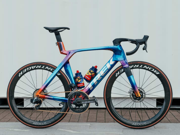 Wer sein Trek Madone SLR in einem Aufbau wie Ex-Weltmeister Mads Pedersen bestellen möchte, muss tief in die Tasche greifen: Die Top-Versionen der SLR-Serie kosten mehr als 17000 Euro