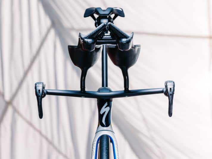 Coupe-vent : voici à quoi ressemble le Shiv TT de Remco Evenepoel vu de face.
