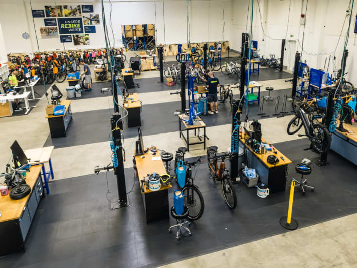 Rebike's refurbishment centre is in Kempten. The used bikes are inspected, serviced, cleaned and photographed there.