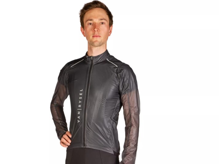 We also tested the Decathlon RR900 Ultralight road bike rain jacket for 40 euros.
