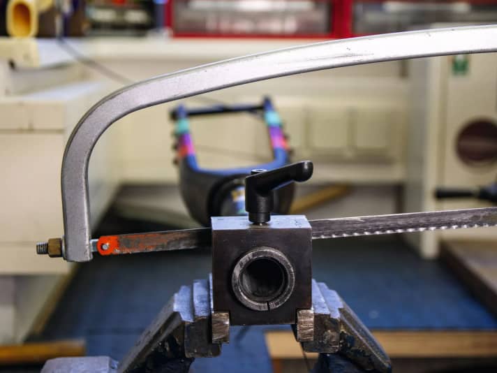 Be careful when sawing off the steerer tube 