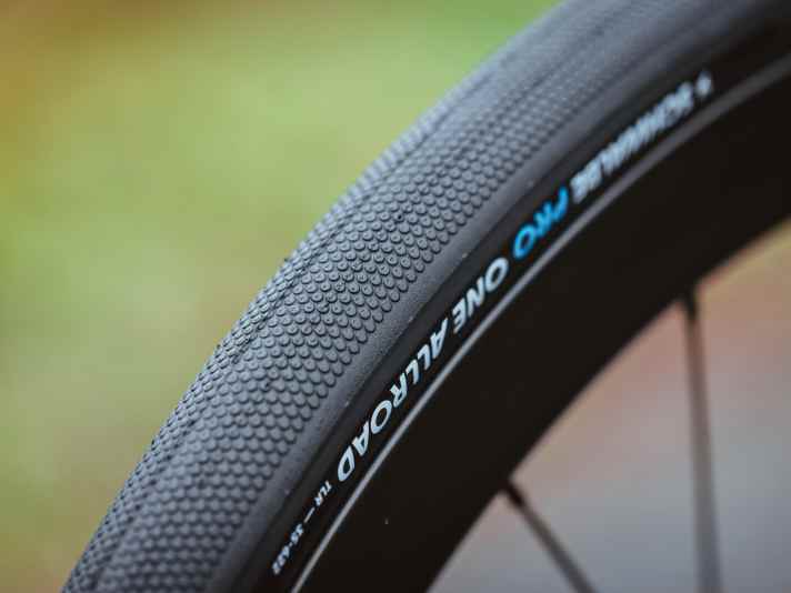 The new Pro One Allroad takes the knobbly tread pattern from the G-One Speed, which Schwalbe will no longer be offering in future.
