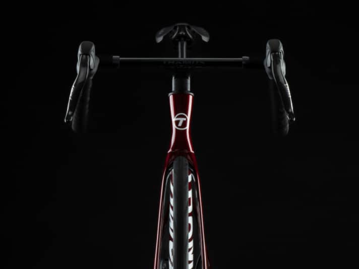 Ein Steuerrohr in Sanduhr-Form und ein windschnittiges Cockpit sollen das Thömus schnell machen.