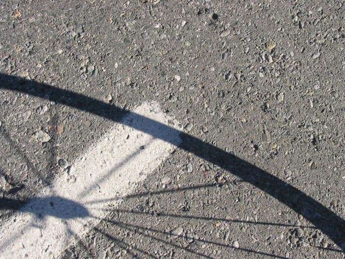 It all depends on the surface: The condition dictates the tyre width.