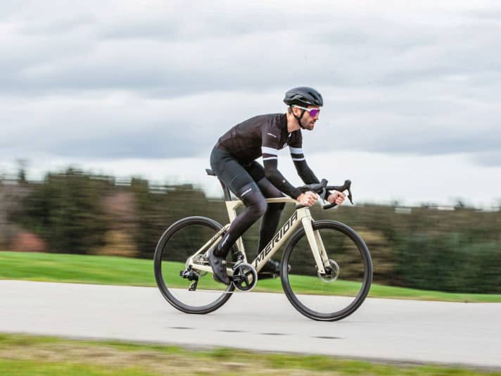 Renntauglich? Wettkampfräder unter 5000 Euro sind um bis zu ein Kilo schwerer als Top-Modelle