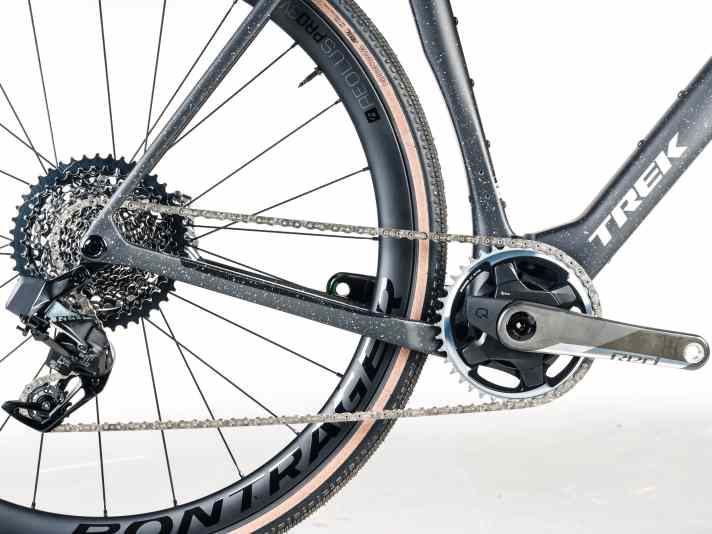 Entscheidender Vorteil: Das Trek ist mit Red XPLR-Gruppe aufgebaut und profitiert damit beim Gesamtgewicht gegenüber dem Canyon und Rose, an die die schwerere Force XPLR geschraubt ist.