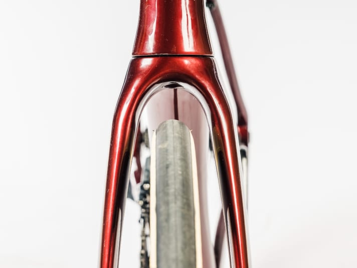 Plenty of space for tyres and mudguards: Some all-road bikes allow tyre widths that are common on gravel bikes.