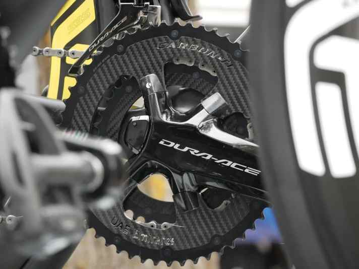 Am Colnago V4Rs von Tadej Pogacar finden sich Anbauteile des Carbonspezialisten Carbon-Ti