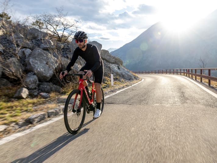 Nach 100 Kilometern soll der 360Wh-Akku des TQ-Motors schlapp machen. Mit einem Range Extender sind laut Herstellerangaben 40 Zusatzkilometer drin.