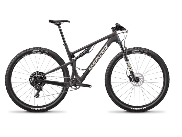   Santa Cruz's entry into the Blur series: the "R" version costs 4300 euros, weighs 11.63 kg and comes with Fox Rhythm suspension and Sram NX drivetrain.