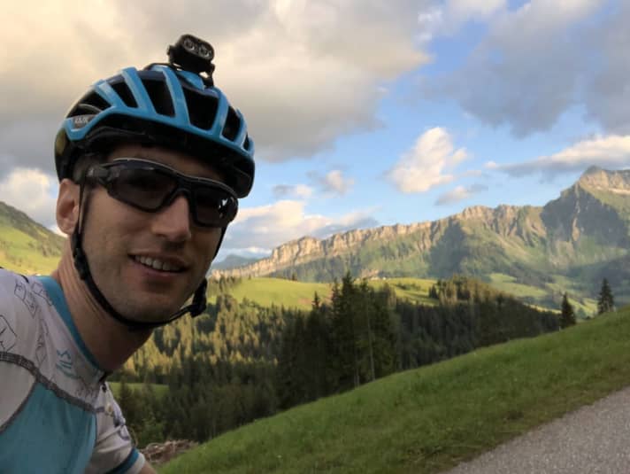   Fully prepared, fully motivated: And Jochen Böhringer pulls himself out of mental lows. He was able to boost his spirits with the marvellous view of the Swiss mountain landscape, among other things.