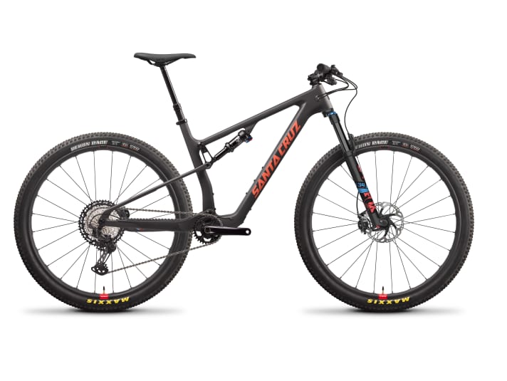   The upgraded TR version of the new Blur: the down-country bike has 120/115 millimetres of suspension travel, more robust tyres, a longer dropper post, no lockout lever on the handlebars and larger brake discs.