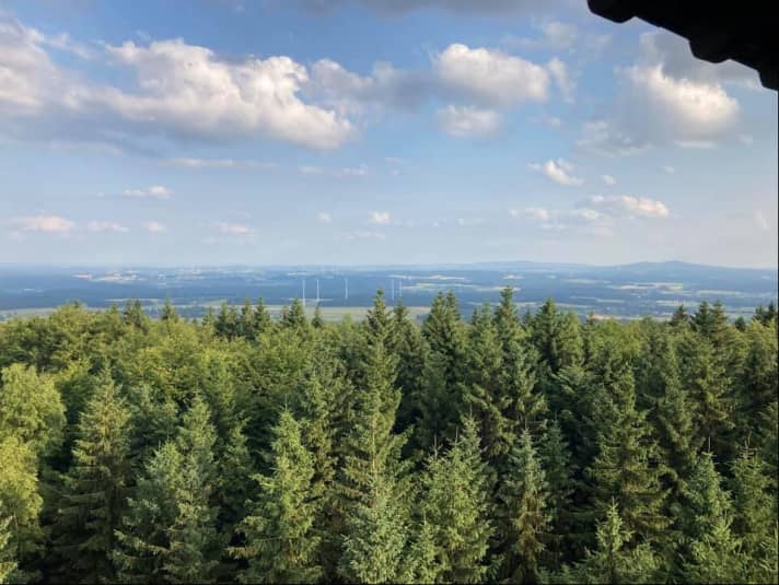   The Großer Kornberg in the Fichtelgebirge mountains has always served as a local recreation and skiing area. A bike park including a flow trail and practice area is to be built on its eastern side.