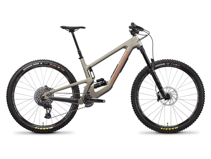   The C version of the Santa Cruz Megatower with GX-AXS drivetrain starts at € 7999. The upgrade to spare wheels costs 1200 euros extra.
