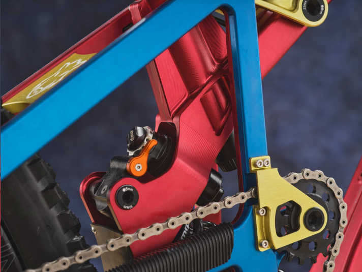 The shock absorber of the Aper KOMPace lies low in the frame and slides on a movable carriage.