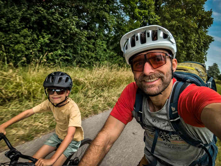 Im Eco-Modus rollt es sich auf langen Strecken entspannter, weil man nicht ständig über die Unterstützung hinausschießt