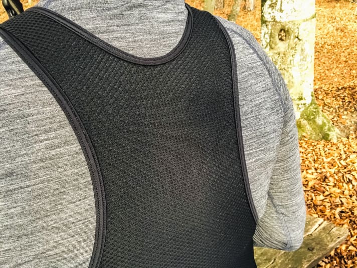 High-cut back made from mesh material 