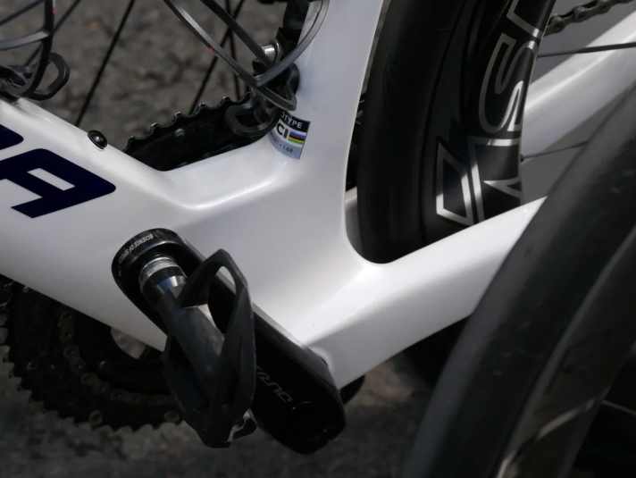 Label prototype UCI sur le tube de selle du Merida Racer