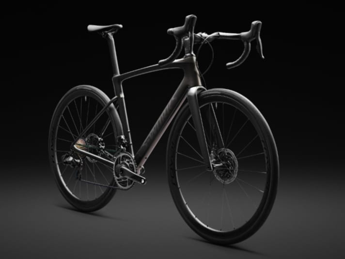 Noble all-rounder: The S-Works Roubaix SL8 with Red AXS and lightweight carbon wheelset from Roval weighs 7.3 kilos - but at 14,000 euros it costs just as much as the recently presented Tarmac SL8.