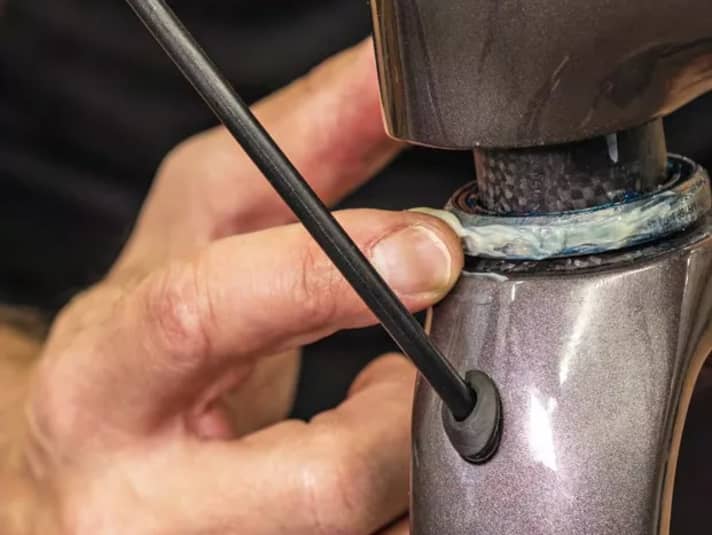 Fett auf dem Carbongabelschaft ist tabu 