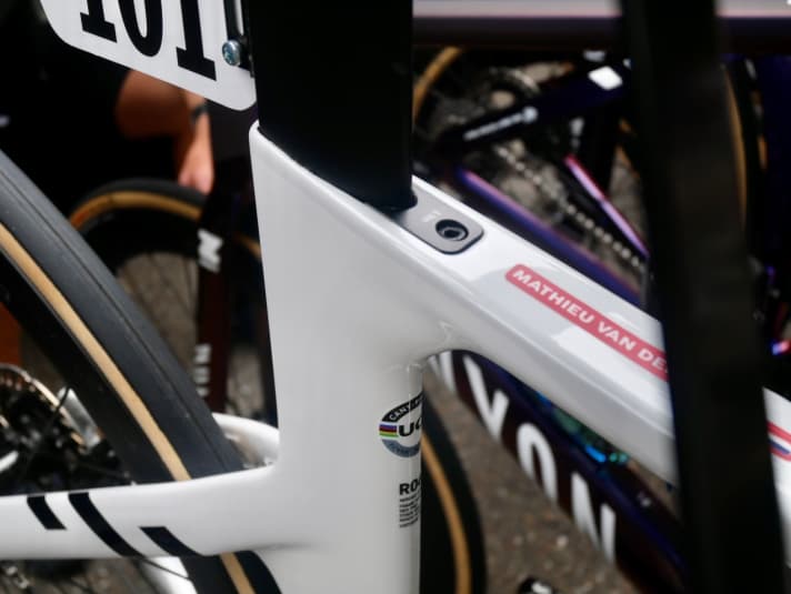 Le nœud d'assise de l'Aeroad de "MVDP" est un peu plus épais, car l'équipementier Canyon a réintégré la tige de selle dans le tube supérieur.