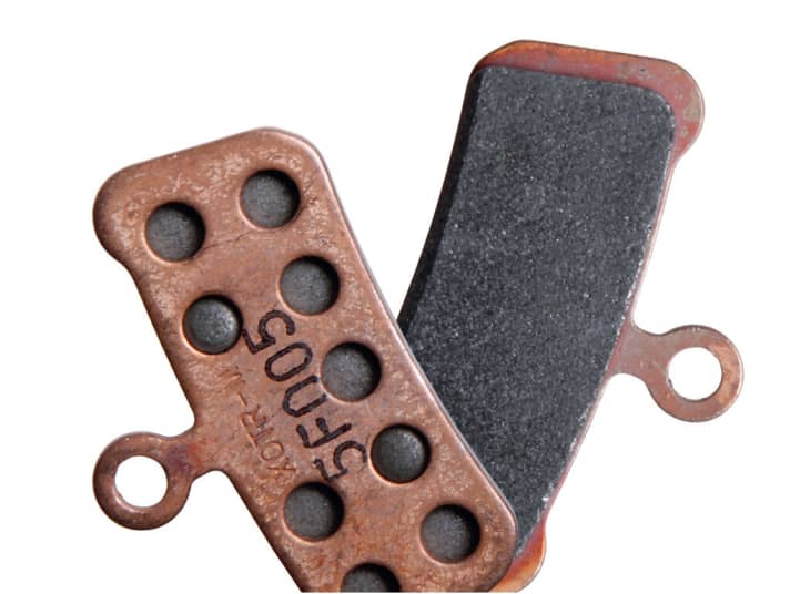 Sintered metal brake pads