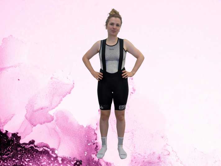 The trousers hug the body comfortably high.